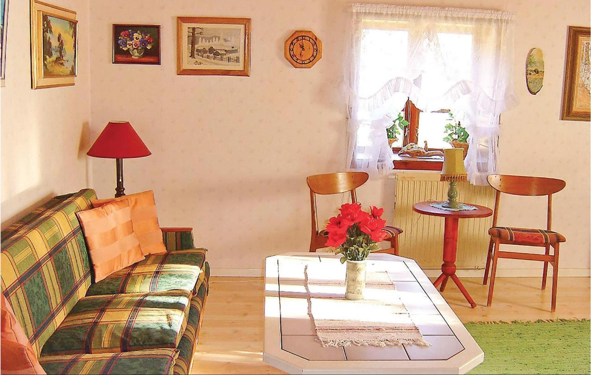 Nice Home In Malmkoeping With Kitchen Eksteriør bilde